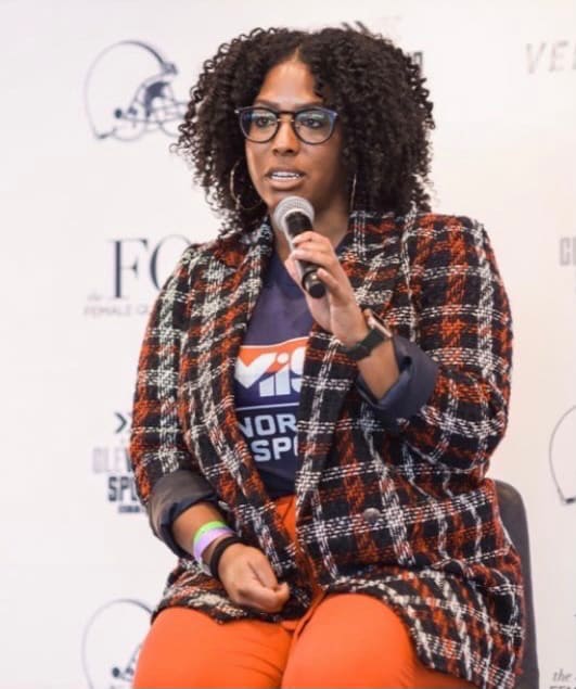 shaina-wiel-speaking